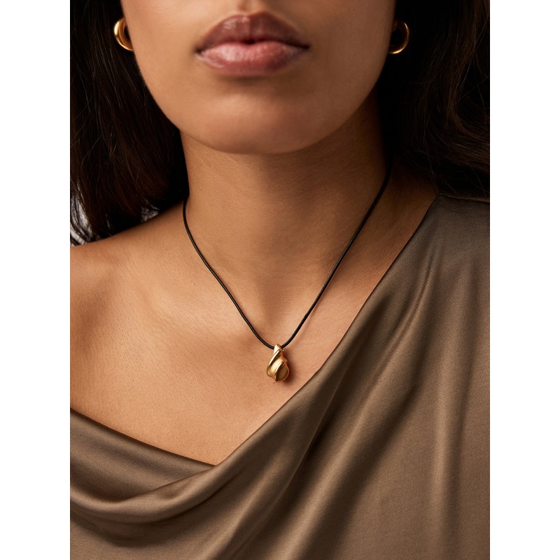 SAVI RIDGE DROPLET PENDANT CORD NECKLACE