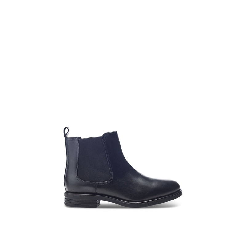 B.Dobby Leather Boots