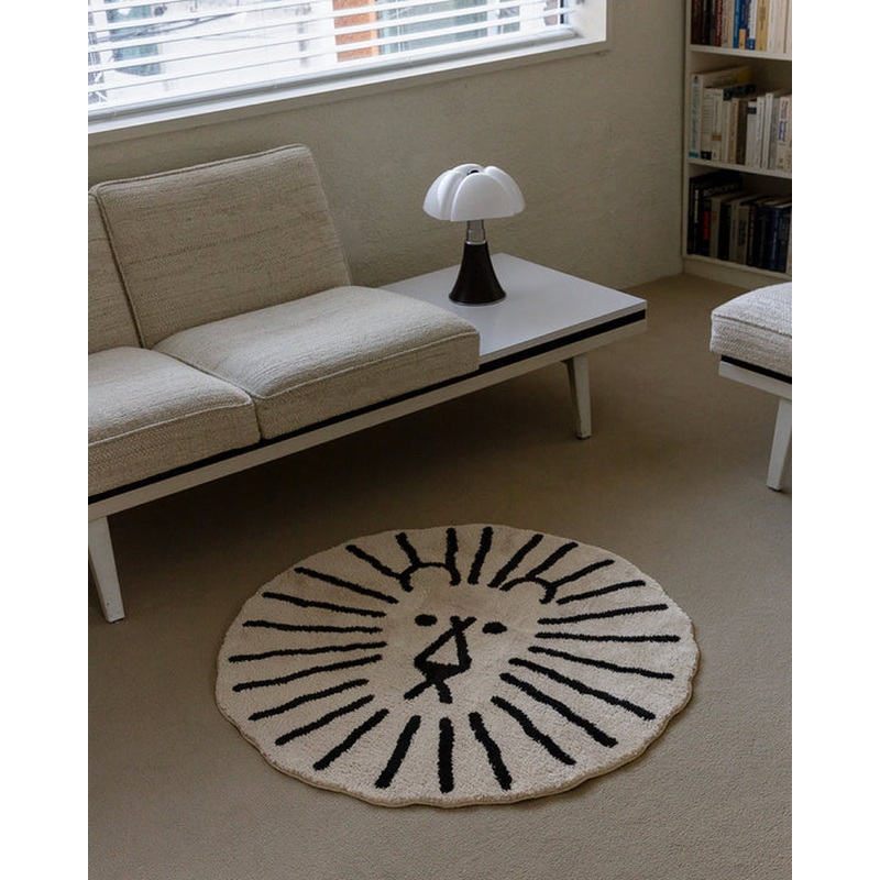 WARMGREY TAIL Lion Rug - Black Line On Ivory