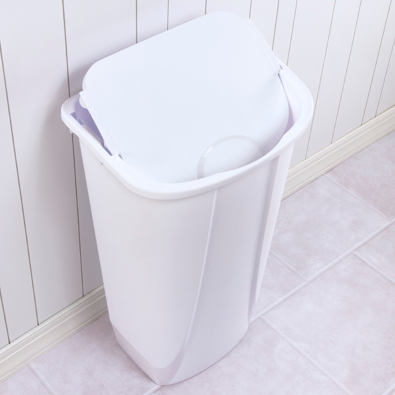 Sterilite 11 Gallon / 42 Liter SwingTop Wastebasket White